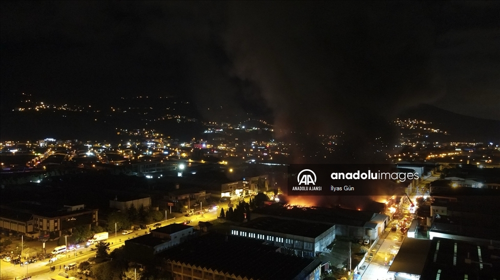 Samsun'da yatak fabrikasında yangın çıktı
