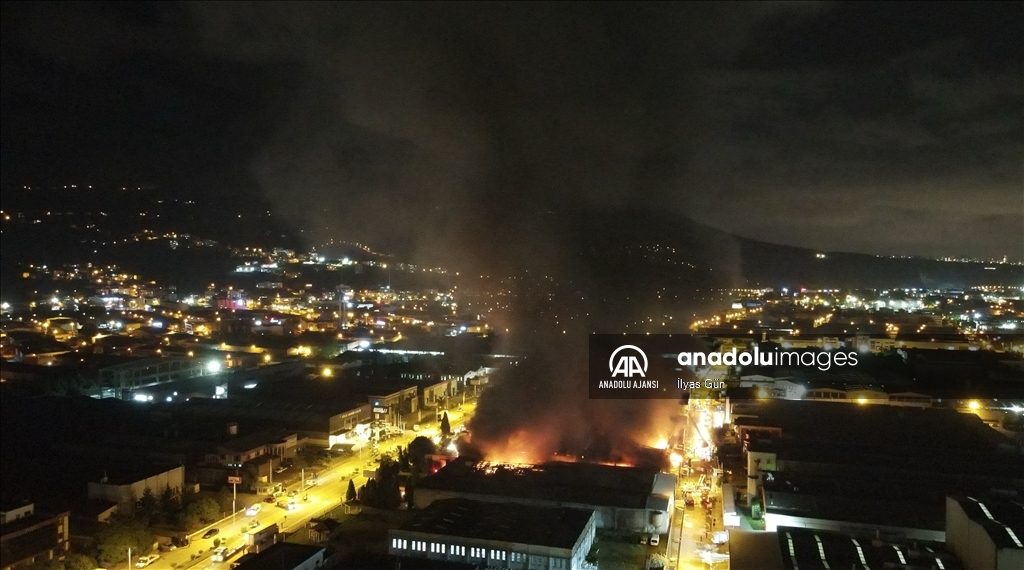 Samsun'da yatak fabrikasında yangın çıktı