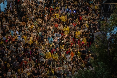 Tayvan parlamentosundaki tartışmalı yasa tasarısı oylamasında milletvekilleri ve halk gösteri düzenledi