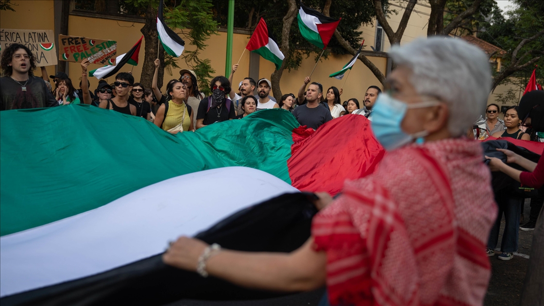 Meksika polisi Filistin destekçisi gruba müdahale etti