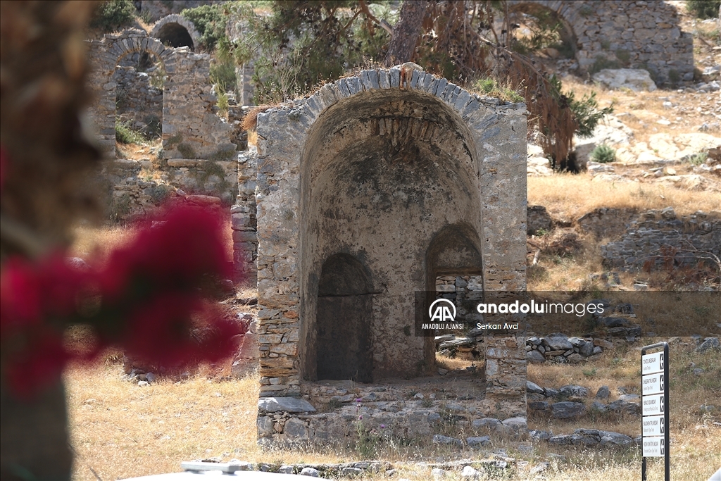 Mersin'deki Anemurium Antik Kenti'nde kazı ve restorasyon sürüyor
