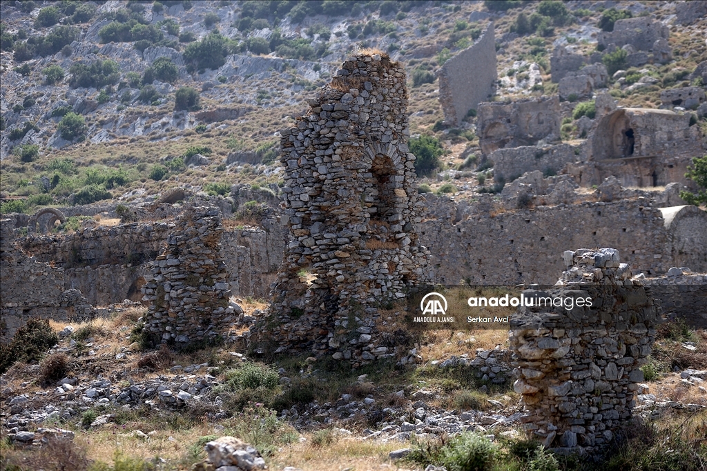 Mersin'deki Anemurium Antik Kenti'nde kazı ve restorasyon sürüyor