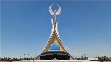 Özbekistan'daki Bağımsızlık Anıtı, halkın 3 bin yıllık geçmişini yansıtıyor