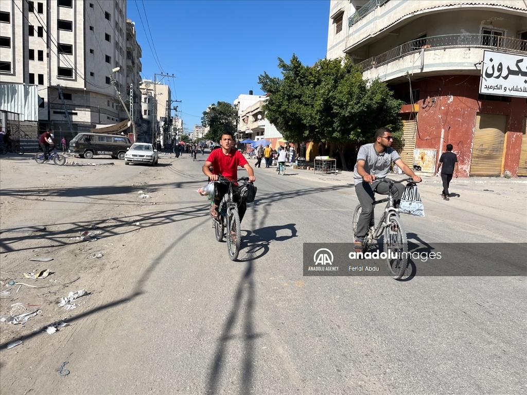 Fuel shortage increases demand for bicycles in Gaza under Israeli attacks