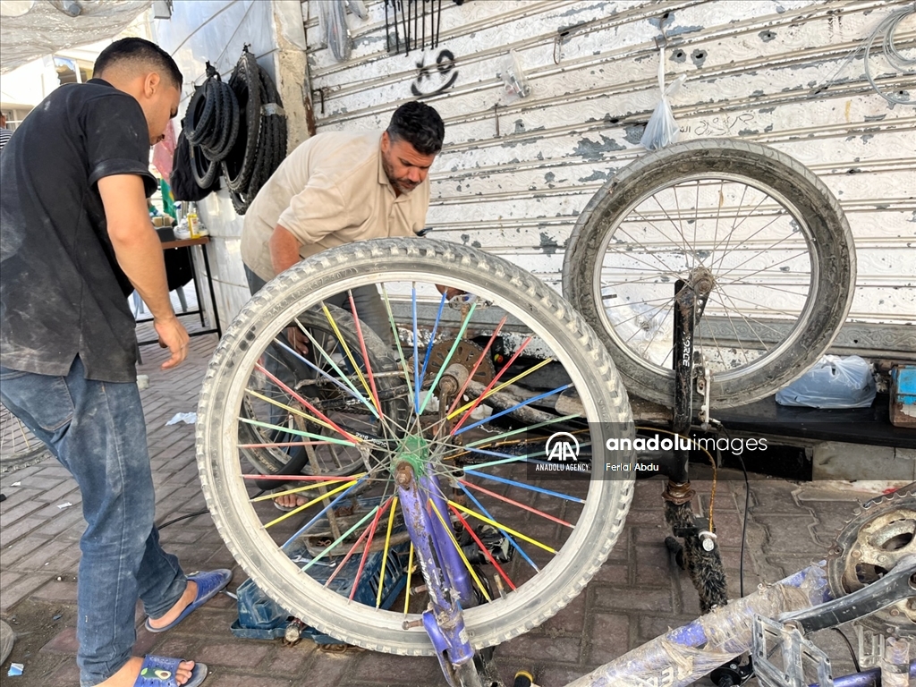 Fuel shortage increases demand for bicycles in Gaza under Israeli attacks