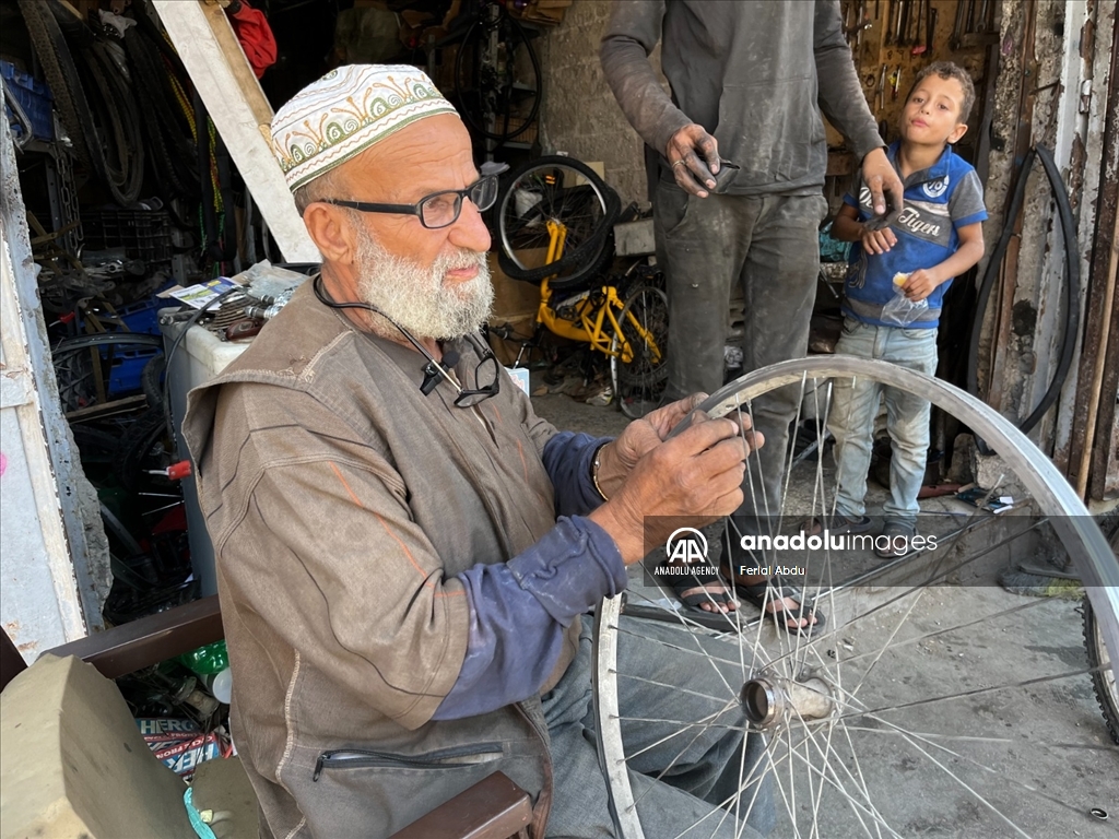 Fuel shortage increases demand for bicycles in Gaza under Israeli attacks