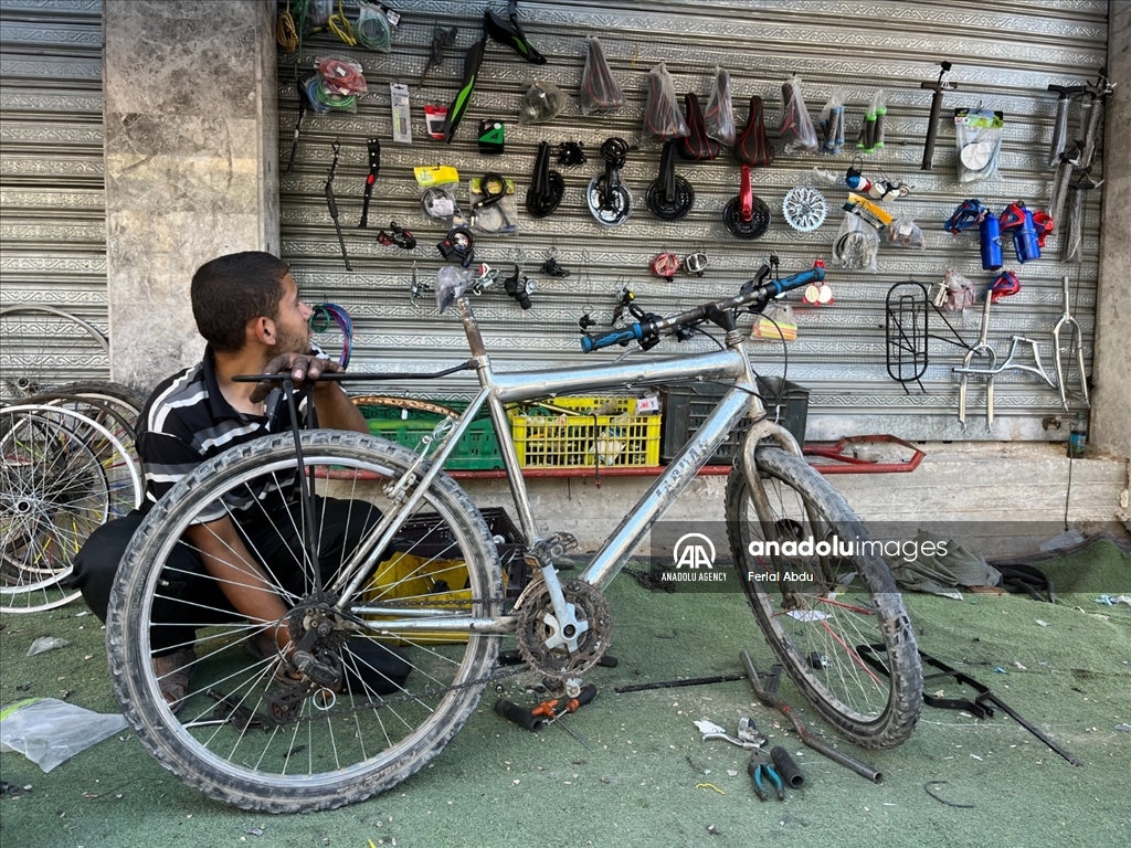 Fuel shortage increases demand for bicycles in Gaza under Israeli attacks