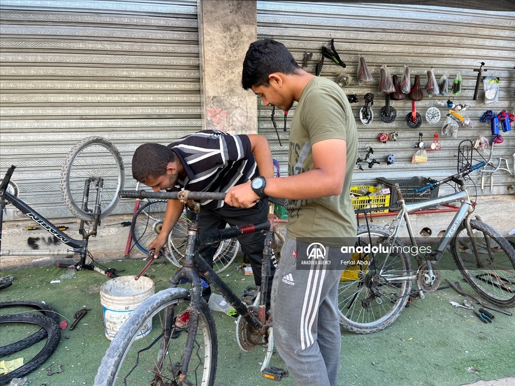 Fuel shortage increases demand for bicycles in Gaza under Israeli attacks