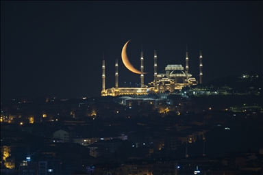 Polumjesec u Istanbulu