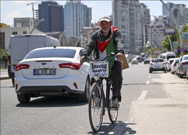 من قونيا إلى أنقرة.. تركي يحتج ضد إسرائيل بدراجة هوائية