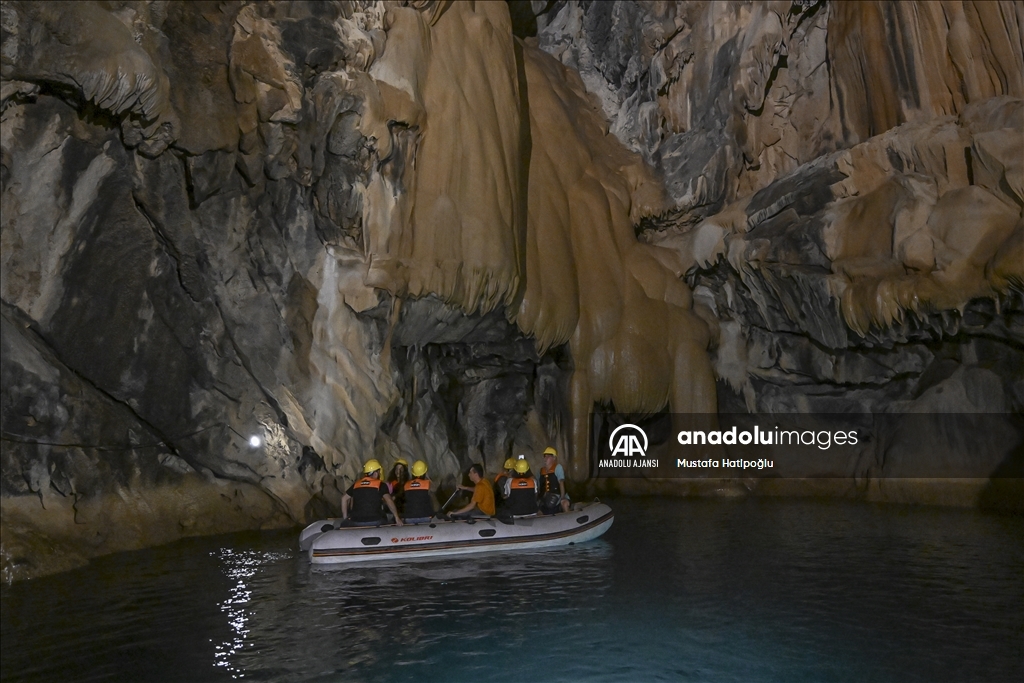 Turistlerin ilgi odağı Altınbeşik Mağarası