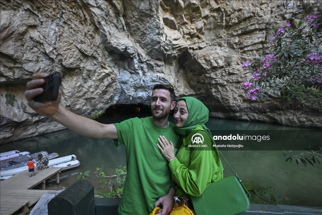 Turistlerin ilgi odağı Altınbeşik Mağarası