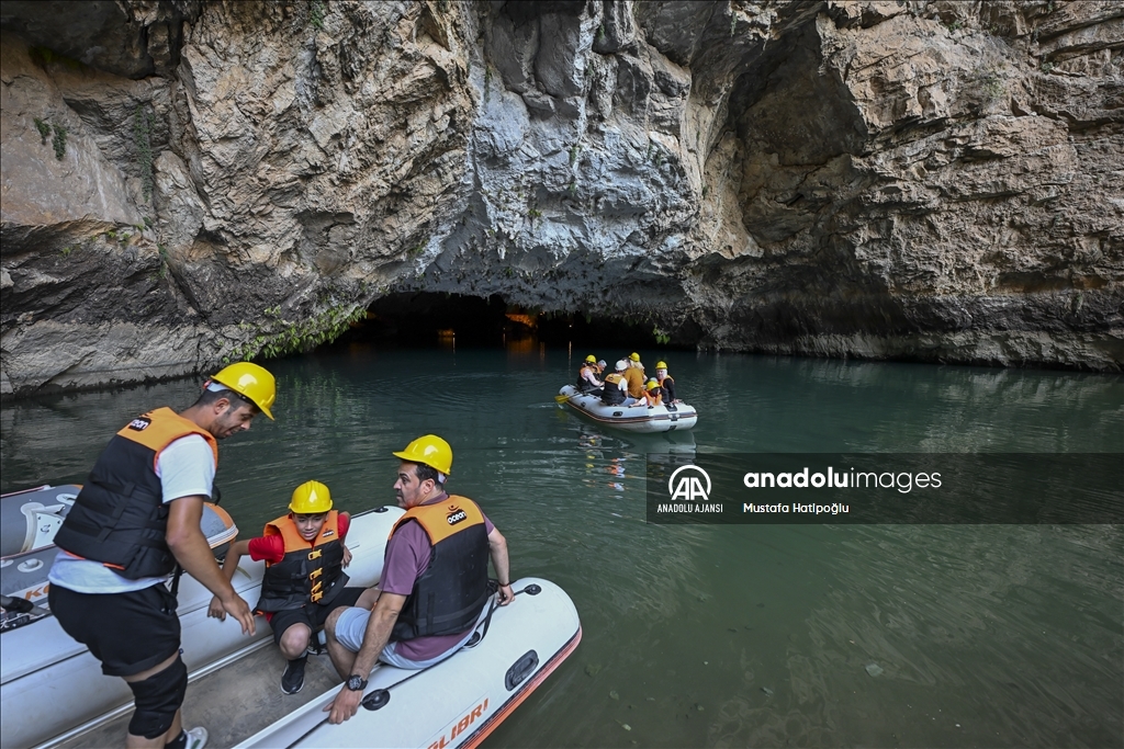 Turistlerin ilgi odağı Altınbeşik Mağarası