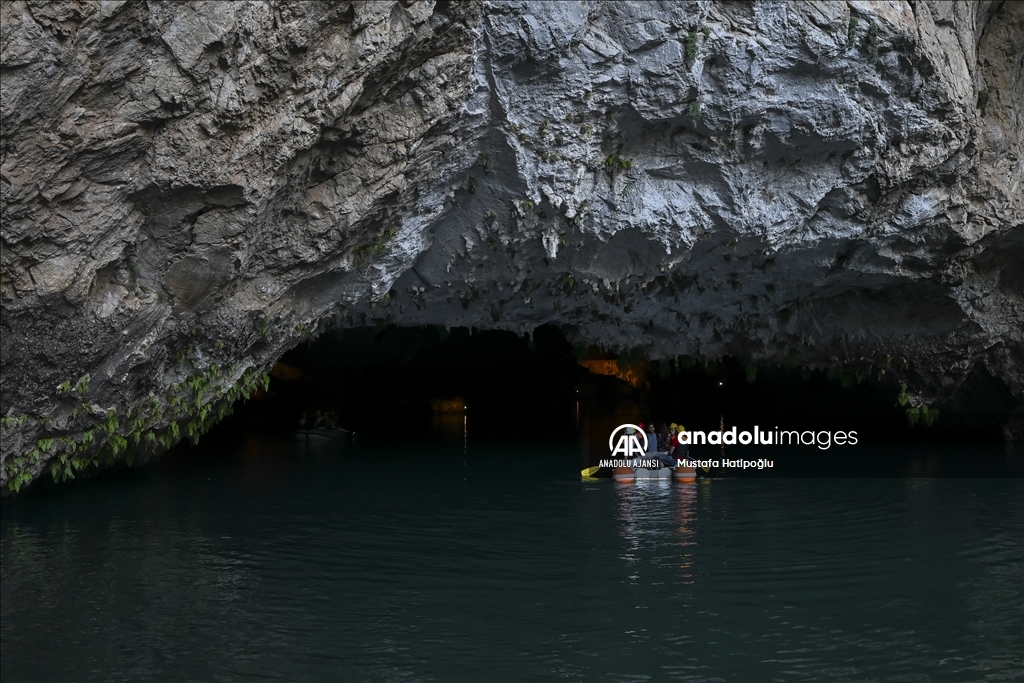 Turistlerin ilgi odağı Altınbeşik Mağarası