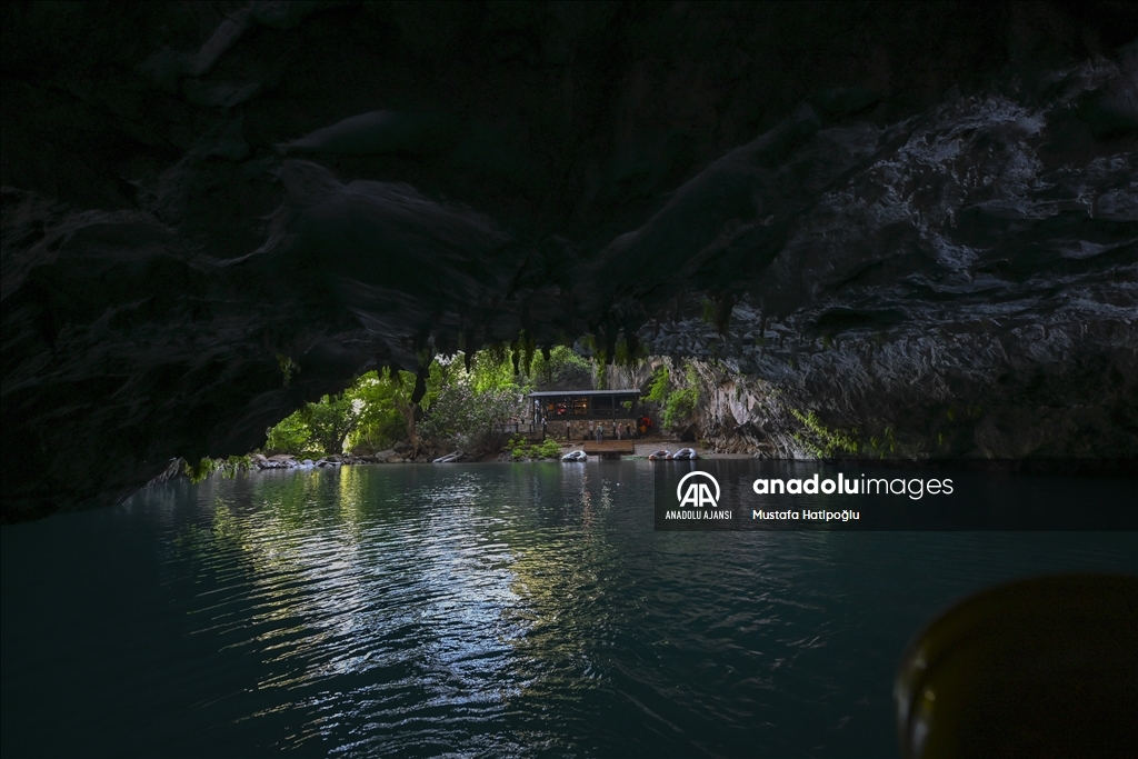 Turistlerin ilgi odağı Altınbeşik Mağarası