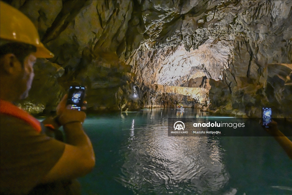 Turistlerin ilgi odağı Altınbeşik Mağarası
