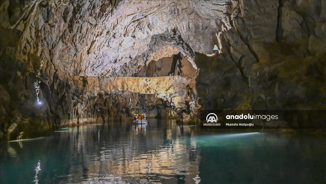 Turistlerin ilgi odağı Altınbeşik Mağarası