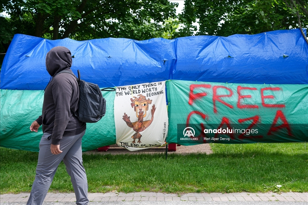 Kanada'nın York Üniversitesi'nde Filistin destekçisi öğrenciler kamp alanı kurdu