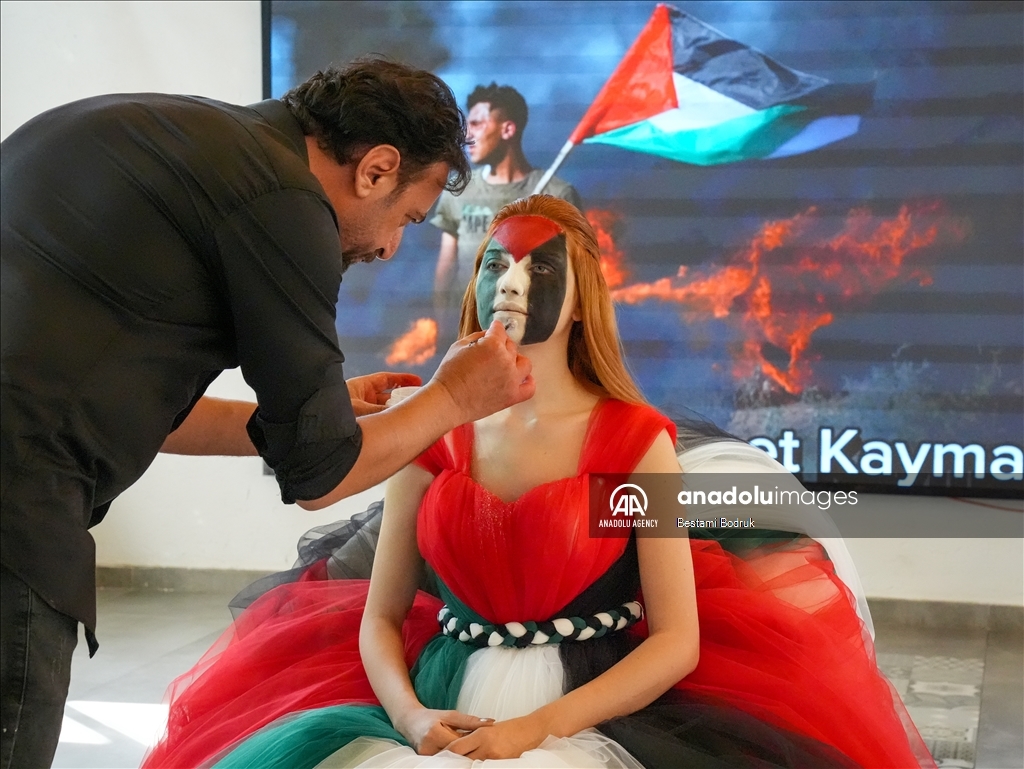Li Diyarbekirê bi cilûbergên weke yê ji alaya Filistînê û kirasê bûkaniyê yê bi xwîn bal kişandin ser êrîşên Îsraîlê