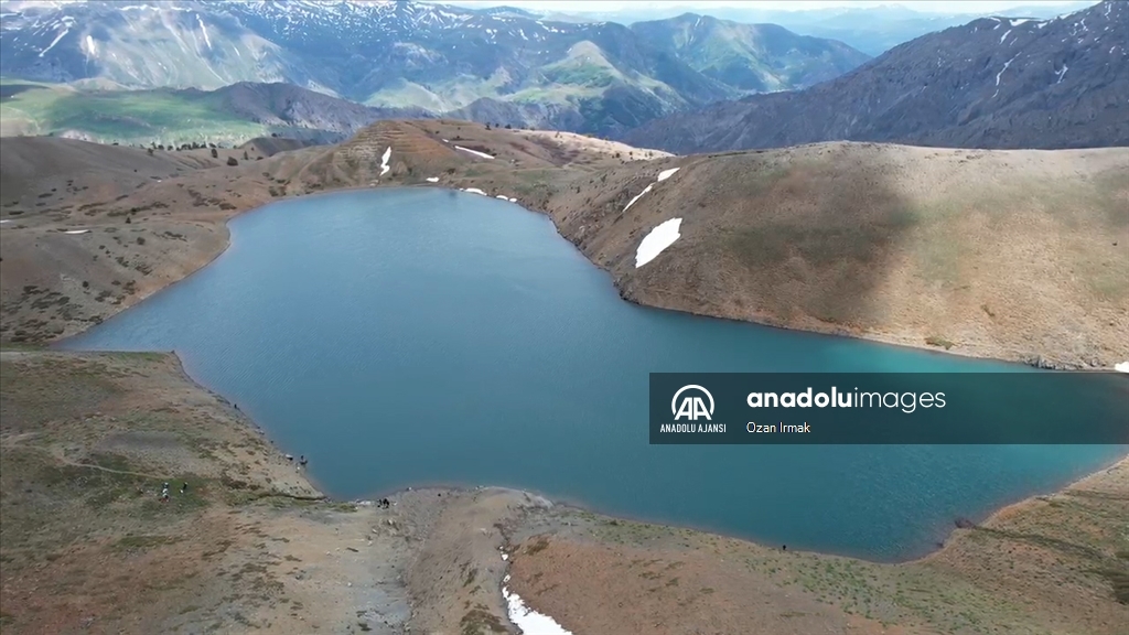 Erzincan'daki Aygır Gölü doğaseverlerin uğrak noktası oluyor