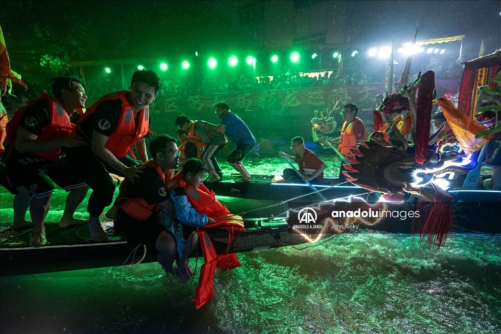 Çin'de Ejderha Kayığı Festivali
