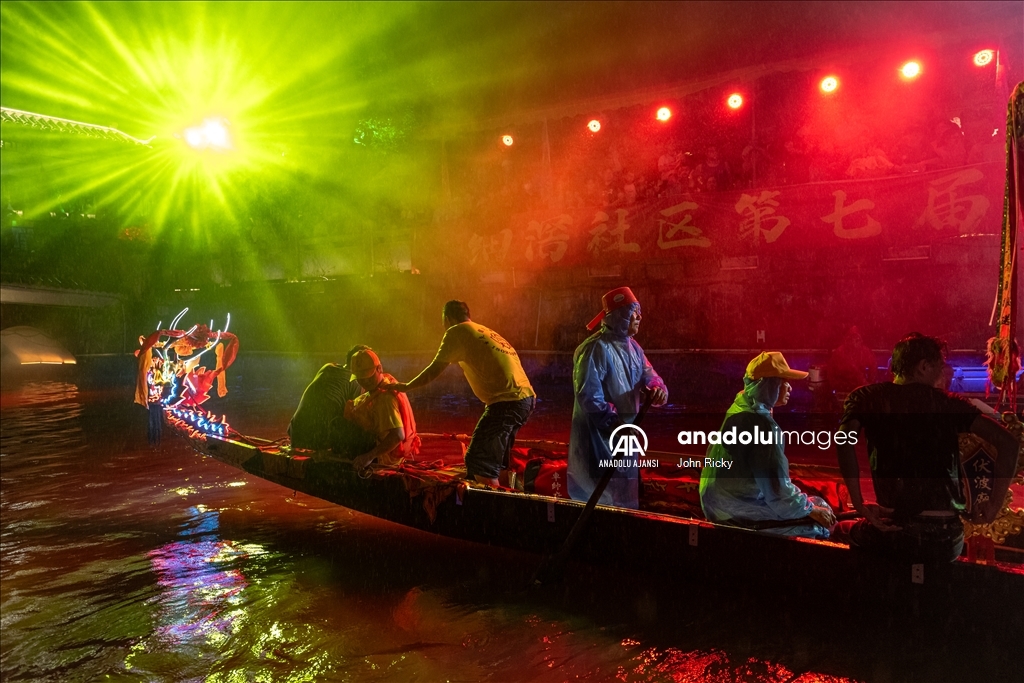 Çin'de Ejderha Kayığı Festivali