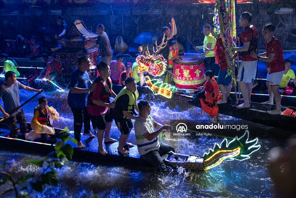 Çin'de Ejderha Kayığı Festivali