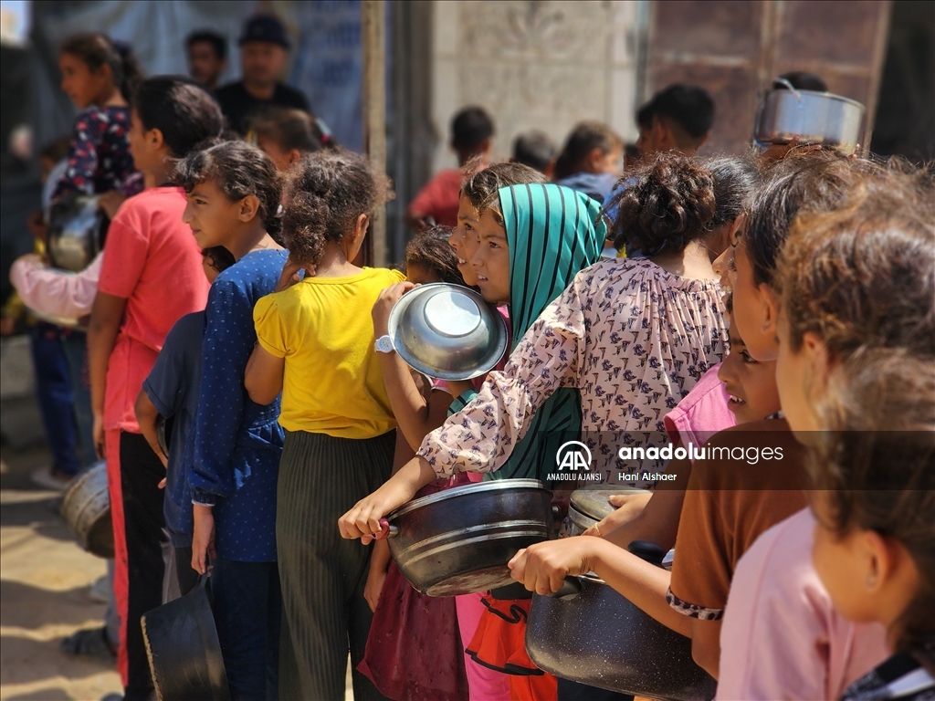 World Central Kitchen, Gazze'de yerinden edilmiş Filistinlilere yemek dağıttı