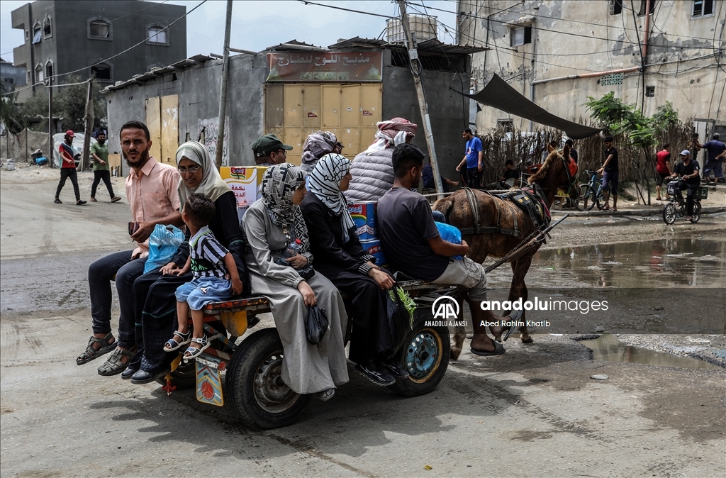 Gazze'de yakıt krizi knedeniyle kentte ulaşım at ve eşek arabalarıyla sağlanıyor
