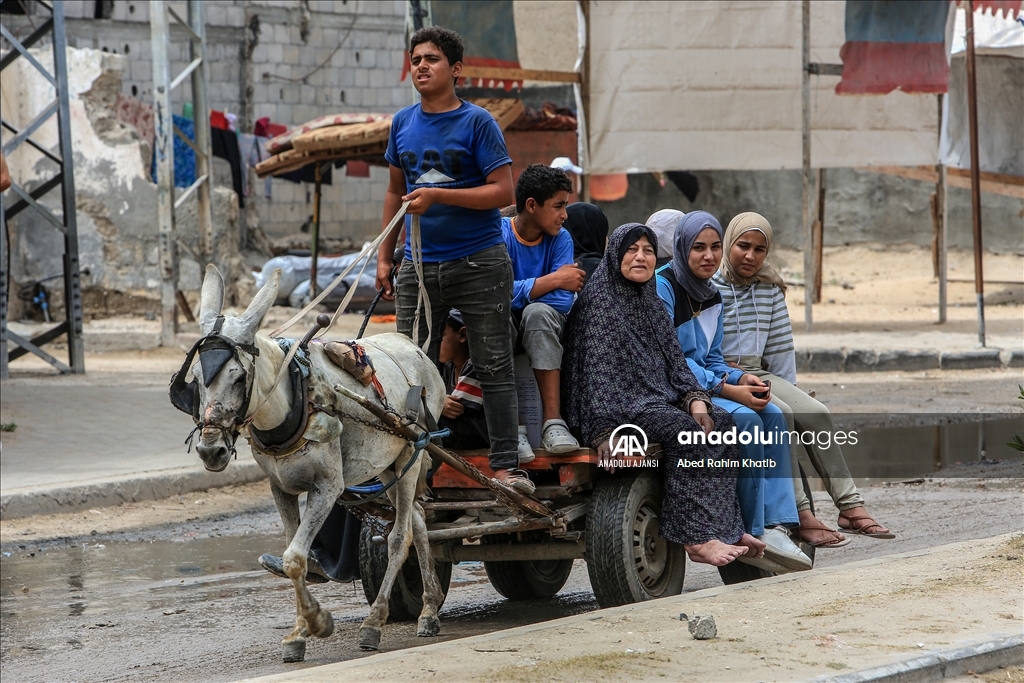 Gazze'de yakıt krizi knedeniyle kentte ulaşım at ve eşek arabalarıyla sağlanıyor