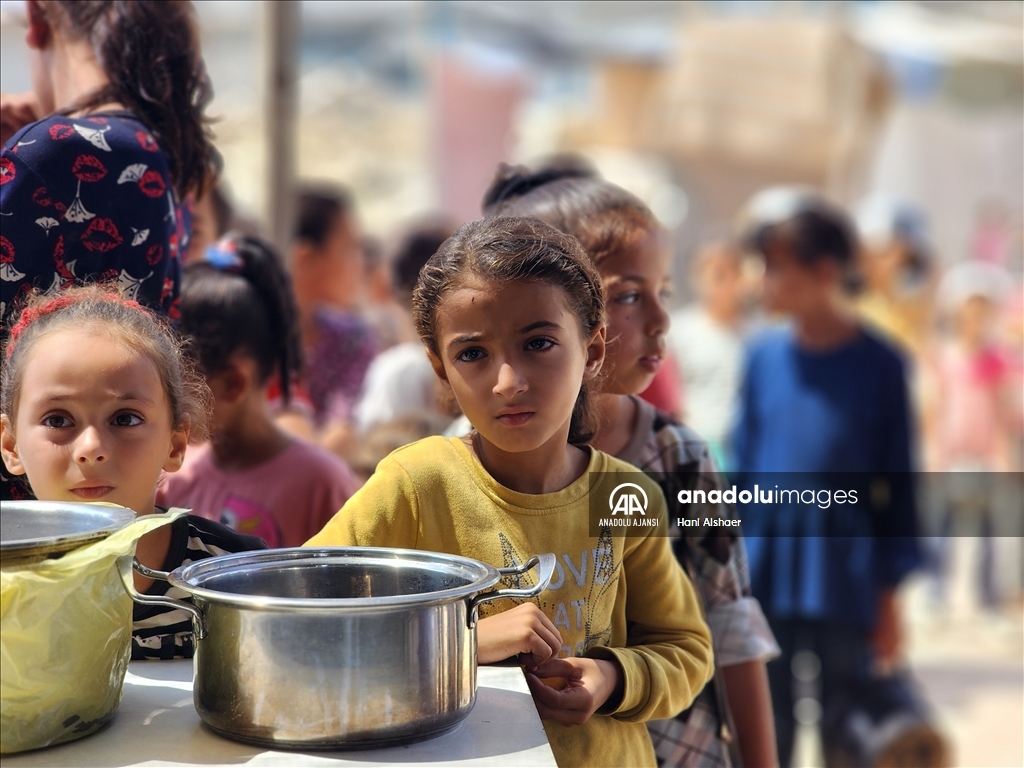 World Central Kitchen, Gazze'de yerinden edilmiş Filistinlilere yemek dağıttı