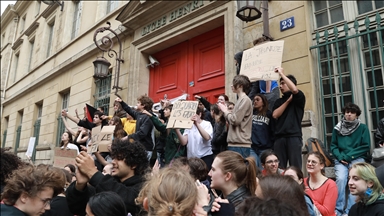 French high school students protest against the strengthening of the far right in the EP elections