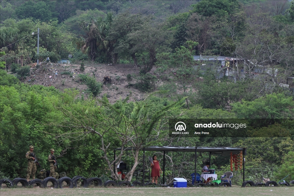 El Salvador'da çetelere karşı çok sayıda asker ve polis memuru görevlendirildi