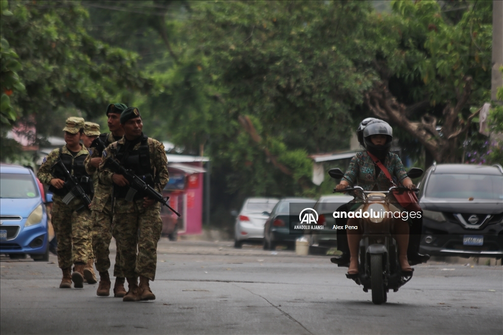 El Salvador'da çetelere karşı çok sayıda asker ve polis memuru görevlendirildi
