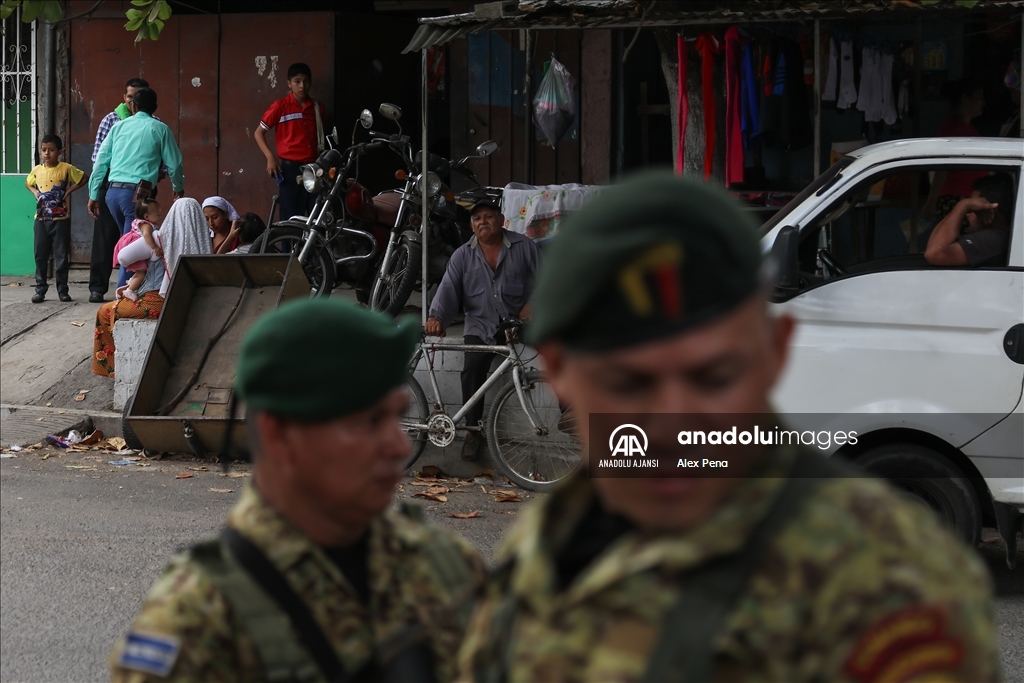 El Salvador'da çetelere karşı çok sayıda asker ve polis memuru görevlendirildi