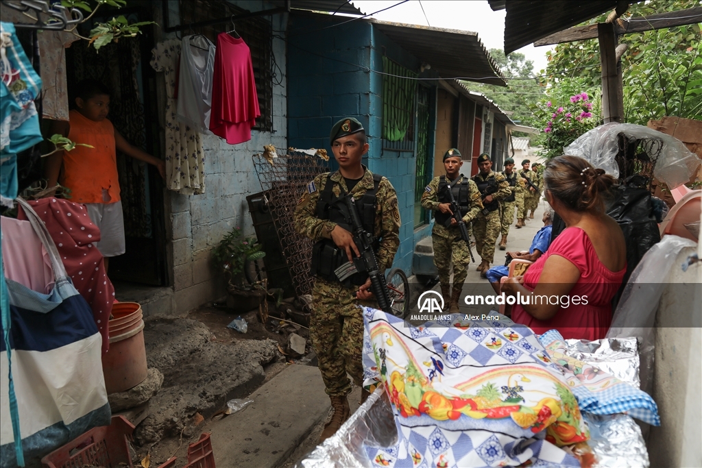 El Salvador'da çetelere karşı çok sayıda asker ve polis memuru görevlendirildi