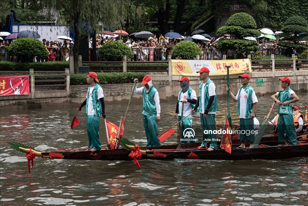 Çin'de Ejderha Kayığı Festivali