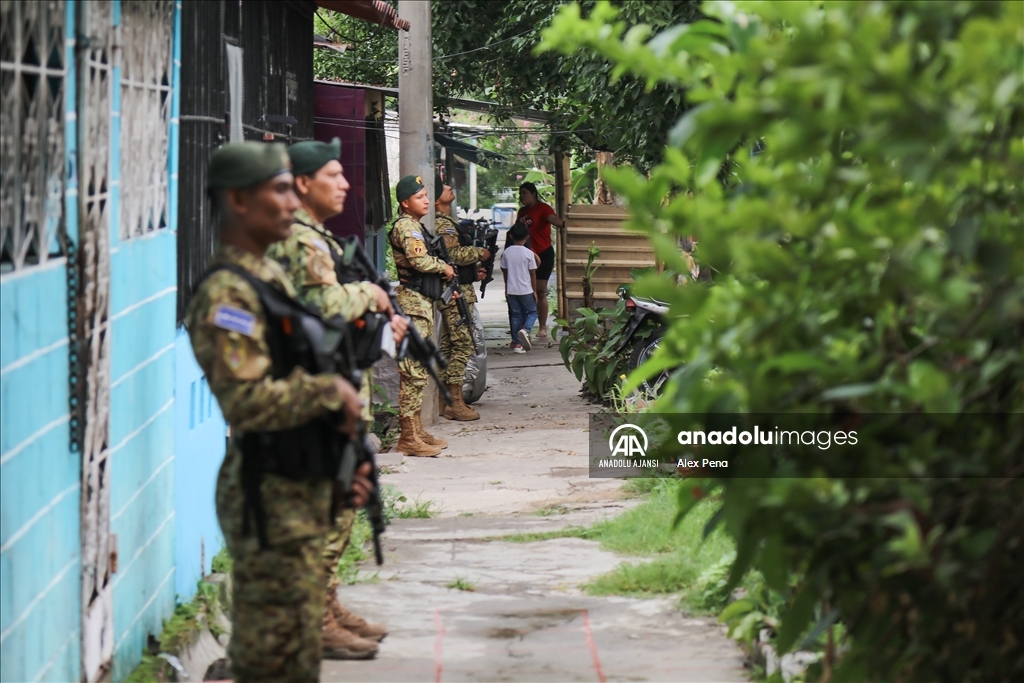 El Salvador'da çetelere karşı çok sayıda asker ve polis memuru görevlendirildi