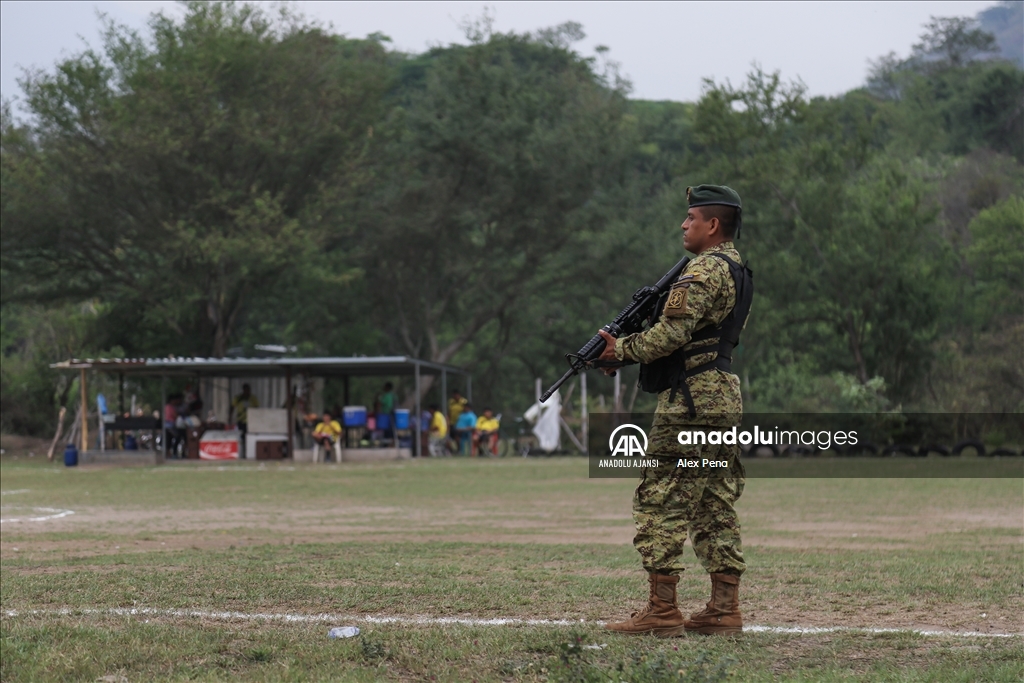 El Salvador'da çetelere karşı çok sayıda asker ve polis memuru görevlendirildi