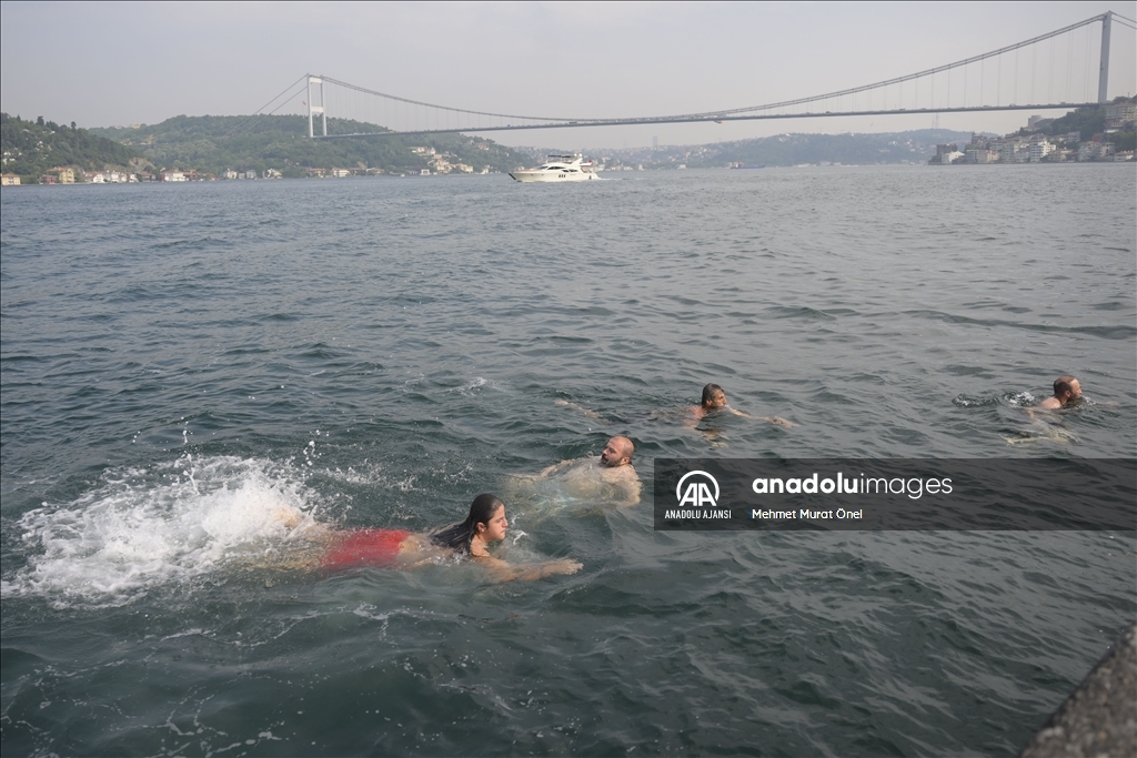 İstanbul'da sıcaktan bunalanlar serinlemek için sahil ve parkları tercih etti