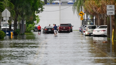 Miami'de 24 saat aralıksız yağan yağmur hayatı olumsuz etkiledi