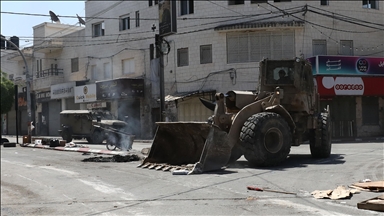 İsrail ordusu Cenin'e baskın düzenledi ve Cenin kampını kuşattı