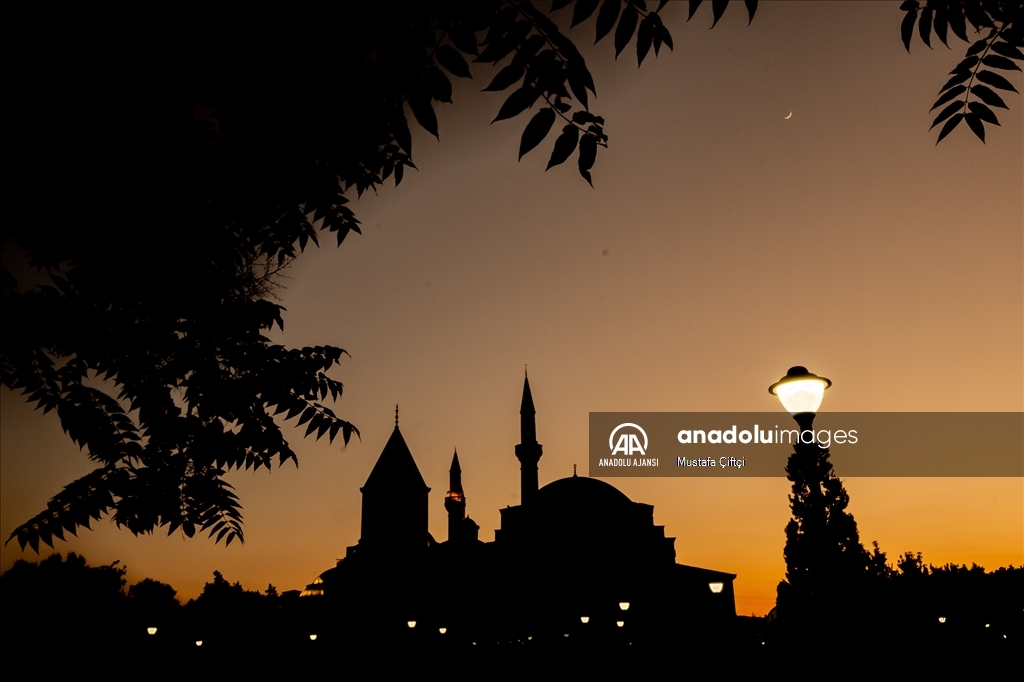 Mevlana Müzesi'nin simgesi "Yeşil Kubbe" yıllara meydan okuyor