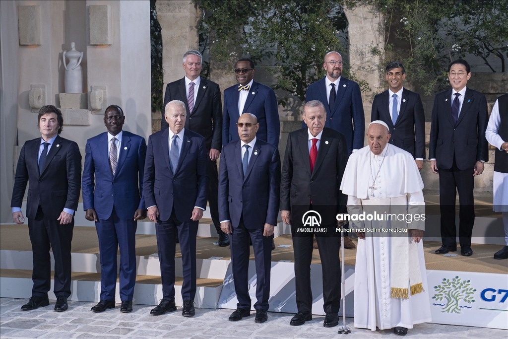 Cumhurbaşkanı Erdoğan G7 Liderler Zirvesi'ndeki aile fotoğrafı çekimine katıldı