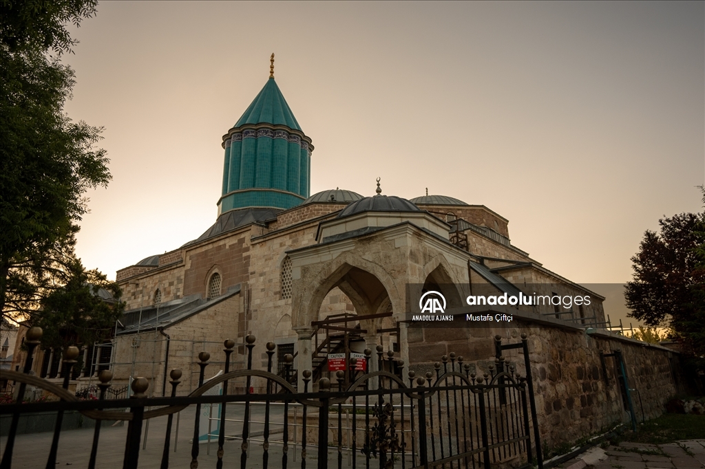 Mevlana Müzesi'nin simgesi "Yeşil Kubbe" yıllara meydan okuyor