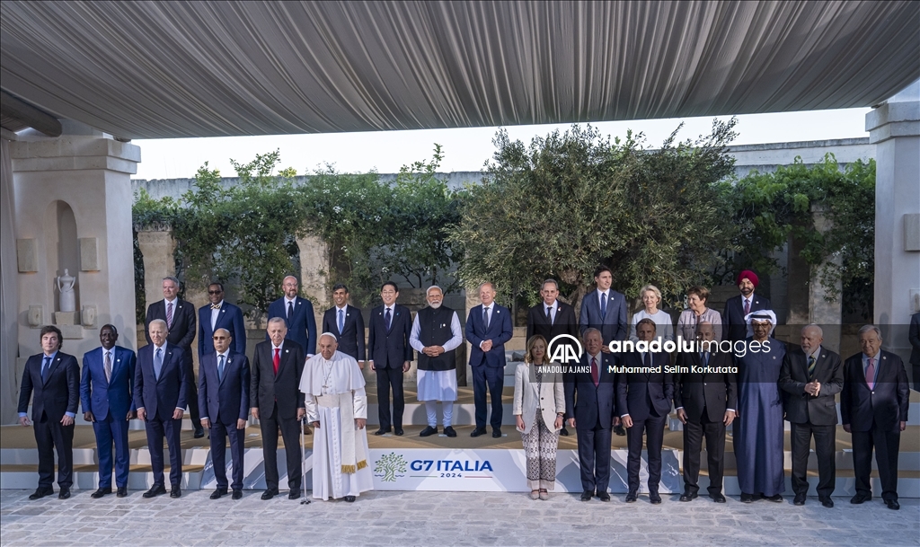 Cumhurbaşkanı Erdoğan G7 Liderler Zirvesi'ndeki aile fotoğrafı çekimine katıldı