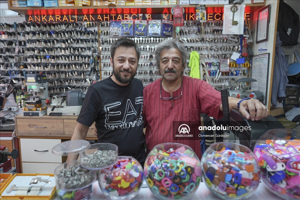 Babaların çocuklarına hediyesi: Altın Bilezik