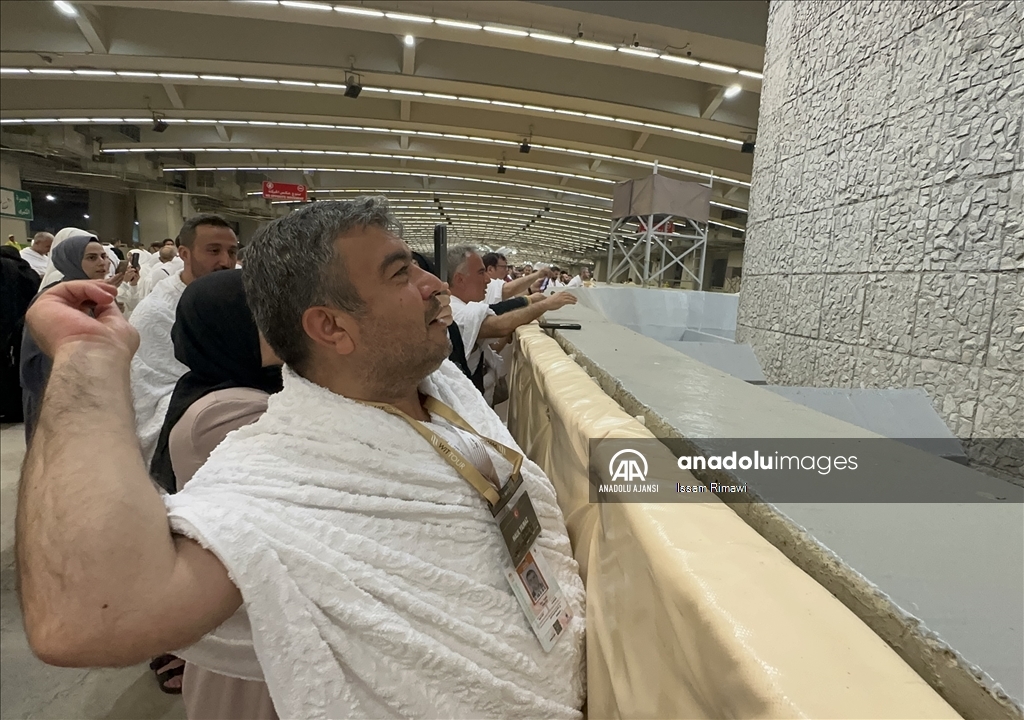 Hacı adayları Mina'da şeytan taşladı