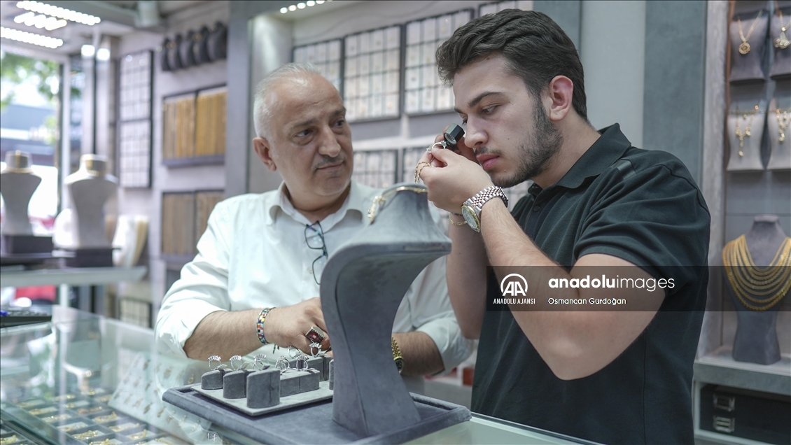 Babaların çocuklarına hediyesi: Altın Bilezik