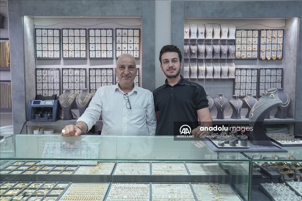 Babaların çocuklarına hediyesi: Altın Bilezik